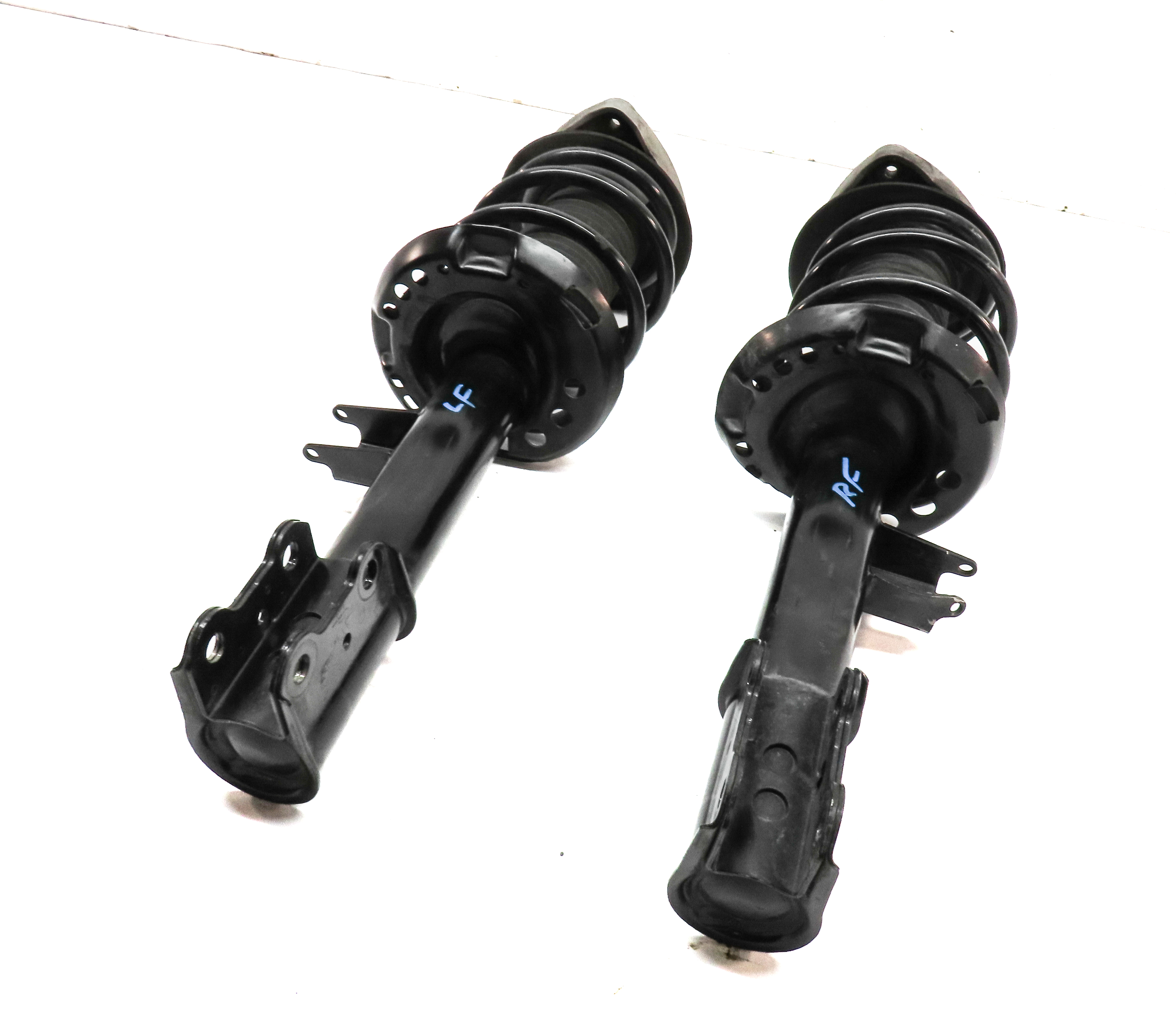 2015-2020 MERCEDES GLA250 (X156) FRONT LEFT & RIGHT SUSPENSION SHOCK STRUT SET-2 — exact item pictured